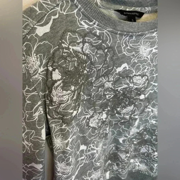 Banana Republic women’s grey and white pullover sweatshirt crewneck size small - Picture 4 of 12